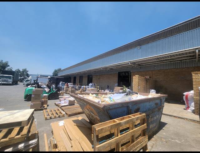 7,235M² WAREHOUSE TO LET IN LONGMEADOW